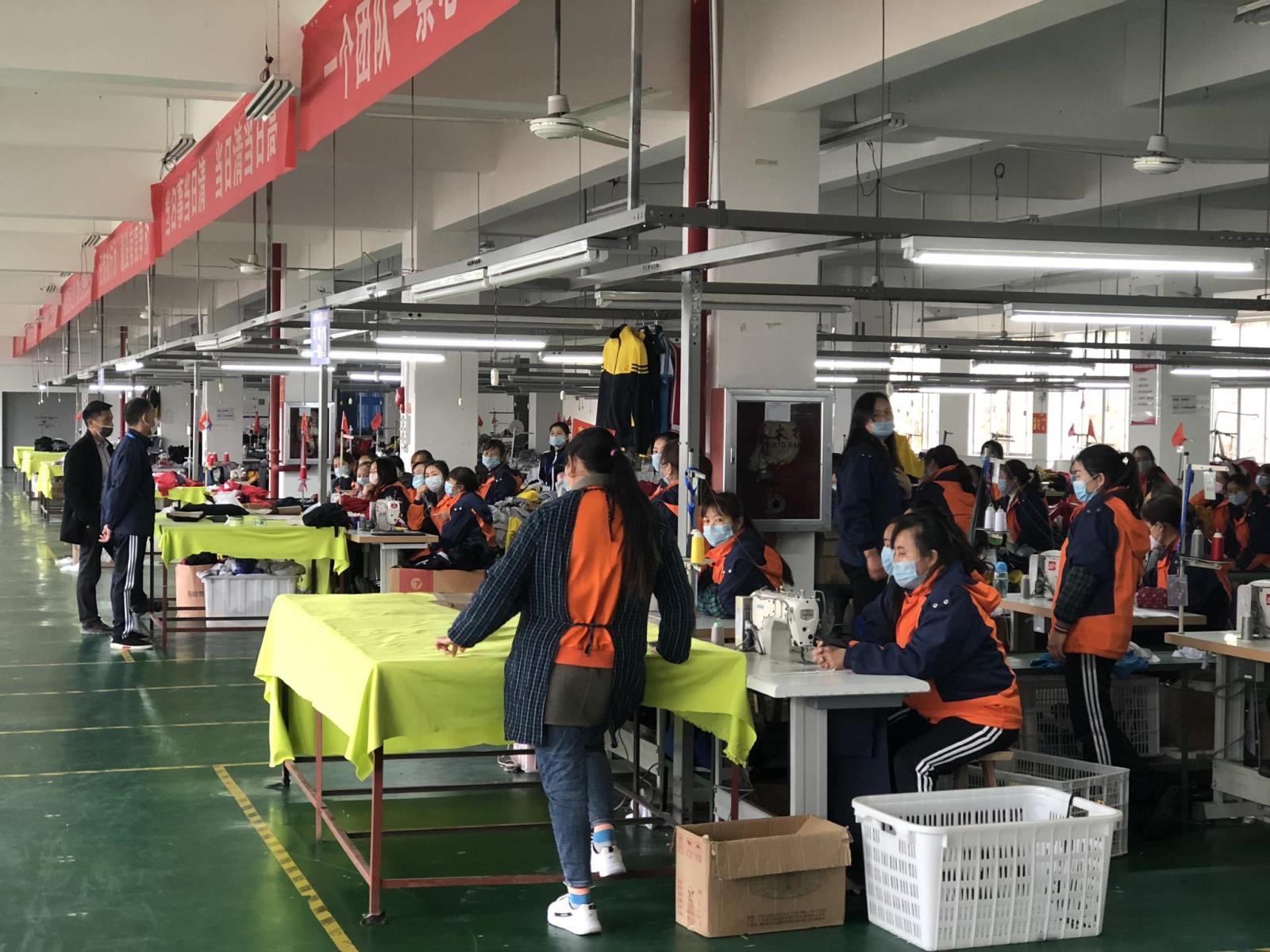 “要撑住,不能倒下”——从一家服装厂看中小微企业如何与疫情“抗争”
